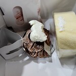 むぎいろ菓子店 - 料理写真:直したけど、、、ロールケーキは倒れてました