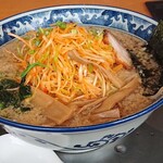 王風珍 - 王風麺赤。ネギが赤くて辛い。920円税込。