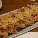 囲炉裏焼と蕎麦の店 うえ田 - 栃尾の油揚げ