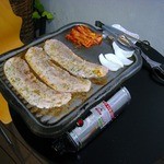 韓国料理　ハンス - 隣の席で焼き始めたサムギョプサム