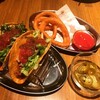 肉料理酒場 JUHACHI-BAN - メキシカンタコス・オニオンリング・唐辛子のピクルス