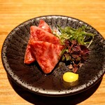 Kamado Yaki Nikuyorozu - オリーブ牛の肉刺し