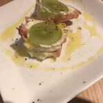 天ぷらとワイン大塩 日比谷店 - マスカットとチーズの生ハム包み