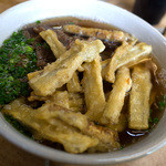 ひなたうどん - 「肉ごぼう天うどん」（600円）。このお店の看板メニュー。
