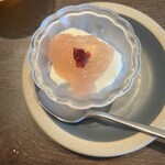 BETELNUT THAI VIETNAMESE DIMSUM - プチデザート、杏仁に桃ジュレ