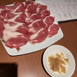 薬膳火鍋 かゑん - ラム肉はくさみも全くなくてスープとマッチ！