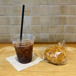 箱根ベーカリー - アイスコーヒーとカリカリカレーパン