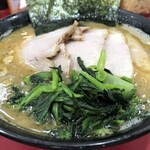 ラーメン 杉田家 - 油普通だが鶏油もたっぷり