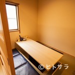 Warayaki To Kushi Ippommaru - 完全個室。2名様からOK！木の温もりを感じる和の空間!