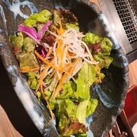 上等焼肉 ひらく - ドレッシングも最高に美味しい