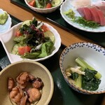 寿司食堂にしおか - サラダのドレッシングは自家製かな？
コショウが効いて美味しかったです