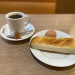 グルービー - 料理写真:ブレンドコーヒー¥380-（厚切りバタートースト＆ゆで卵付）