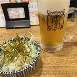 野菜巻き串 薄田商店 - お通しと生ビール