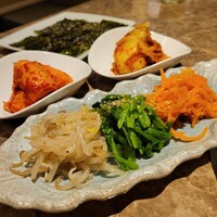 焼肉 ミツクニ 六本木 - ナムルやキムチ類。量たっぷり❤️