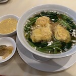 美味飲茶酒楼 - 海老ワンタン麺