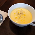 欧風食堂トーマ - 『スープ』は、カボチャの冷製仕立て。コチラは『サラダ』の後でした。