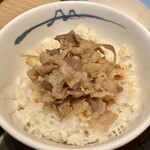 Matsuya - 半熟玉子かけごはんミニ牛皿290円、ご飯に残りの牛皿