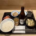 Matsuya - 半熟玉子かけごはんミニ牛皿290円、ビール中瓶値引き390円