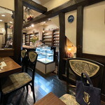 かふぇ あっぷる - 店内（空気感が氷壁の宿に似てます）