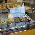 ピアッコリーナ・サイ - 光の反射でショーケースがうまく撮れない