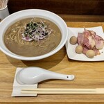 NIBOSHI MANIA - アイスストリップニボプレッソ 1100円 ・肉増し(3枚) 300円 ・うずら味玉 100円