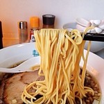 楽観 - 中細麺。