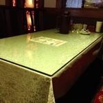 四川料理刀削麺 川府 - 201310　川府　テーブルはこんな感じ（右隣さん）