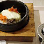あんにょん - 料理写真:とろけるチーズの石焼ビビンバ、トッピング卵