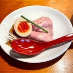 Sushi Kappou No Hara - はまぐりらぁーめん塩2別皿に美しく盛られた具材