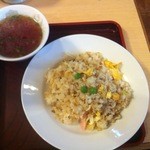 食事処まるよし - 半チャーハン400円粗切り玉ねぎ入り