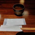 草庵 - おしぼりとお茶