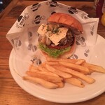 バーガーマニア - Monthly burger, MODERN LEMON CHICKEN CURRY BURGER