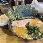 家系ラーメン クックら - かためおおめ海苔味玉ライス　今日は下ブレ