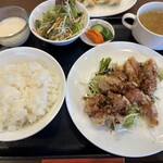 中華 ひろや - 鶏の唐揚げ特製ソース定食