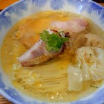 Ramen FeeL - 雲吞入り塩らぁ麺