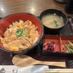 やきとり 鳥あさ - 炭火親子丼　￥680