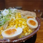 飛騨高山ラーメン もん吉 - 麺アップ