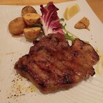 Osteria UVA RARA 横浜 - 新潟県産雪室熟成「越乃黄金豚」肩ロース肉の炭火焼き（180g）