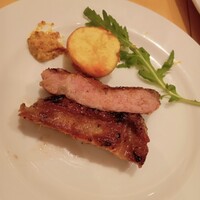 Osteria UVA RARA 横浜 - 新潟県産雪室熟成「越乃黄金豚」肩ロース肉の炭火焼き（180g）断面