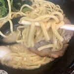 横浜家系ラーメン 小作大和家 - 麺リフト　デフォ（普通）