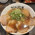 らーめん どんぞこ屋 - どんぞこらーめん(煮玉子・チャーシュー(2枚)トッピング)♪