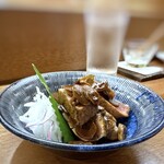 Kaerimichi - ◆マグロのたたき、ニンニクまみれ(1,080円）・・タレ漬けのニンニクにまみれてる。笑