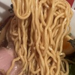 219355211 - 麺はちぢれ中細で硬めの茹で加減です。