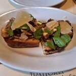 トラットリア イル ピスタッキオ - 前菜〈ブラウンマッシュルームのブルスケッタ〉