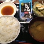 梅田明月館 - ハラミ定食のご飯・味噌汁・サラダ・韓国海苔
