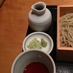 谷屋 - 露を使わないカエルは､露と薬味は蕎麦湯に使います