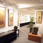Esshuu - ギャラリーコーナーでは、江戸期から近代に至る風俗画の傑作や重厚な漆器の名品を多数展示しております。