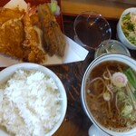 盛籠庵 - 天ぷら定食930円　半花そば、サラダ、おしんこ付き♬