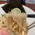 酒肴場 屯 - キリッと冷たいツルパツ麺の食感が抜群