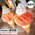 農家カフェ 森のガーデン - まるごと桃パフェ　Instagram@eiyasu77
